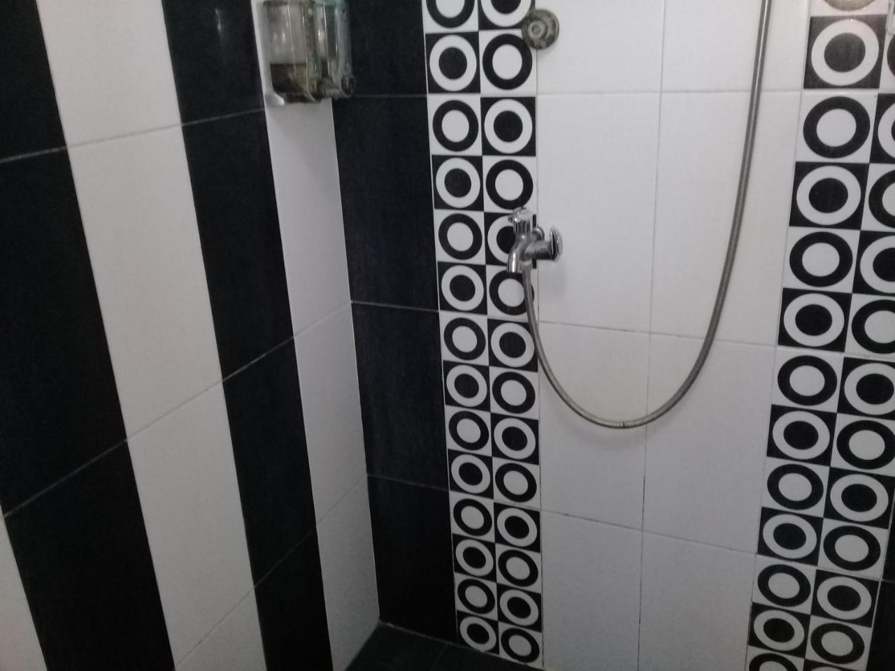 Raja Property Jakarta Bagian luar foto